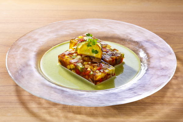 柔らかスモーク牛タン 夏野菜のゼリー寄せ