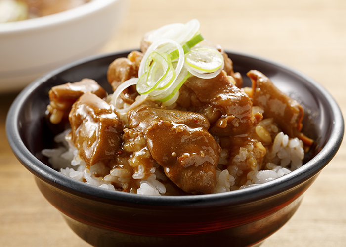 ライスにのせて、牛もつ丼に！