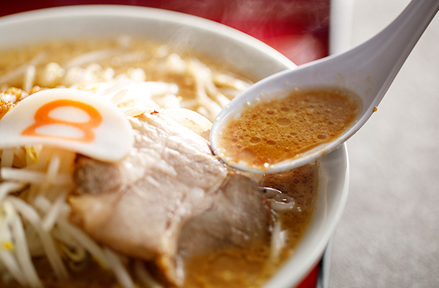 産学連携】学生のリアルな声から生まれた新ラーメン！8番らーめん×金沢