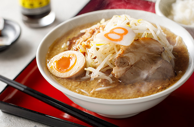 産学連携】学生のリアルな声から生まれた新ラーメン！8番らーめん×金沢