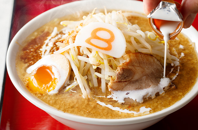 産学連携】学生のリアルな声から生まれた新ラーメン！8番らーめん×金沢